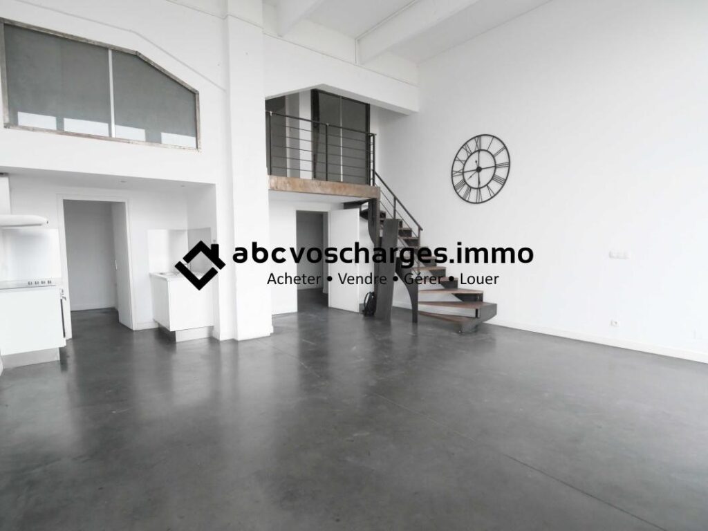 Loft 93 m² avec parking et balcon